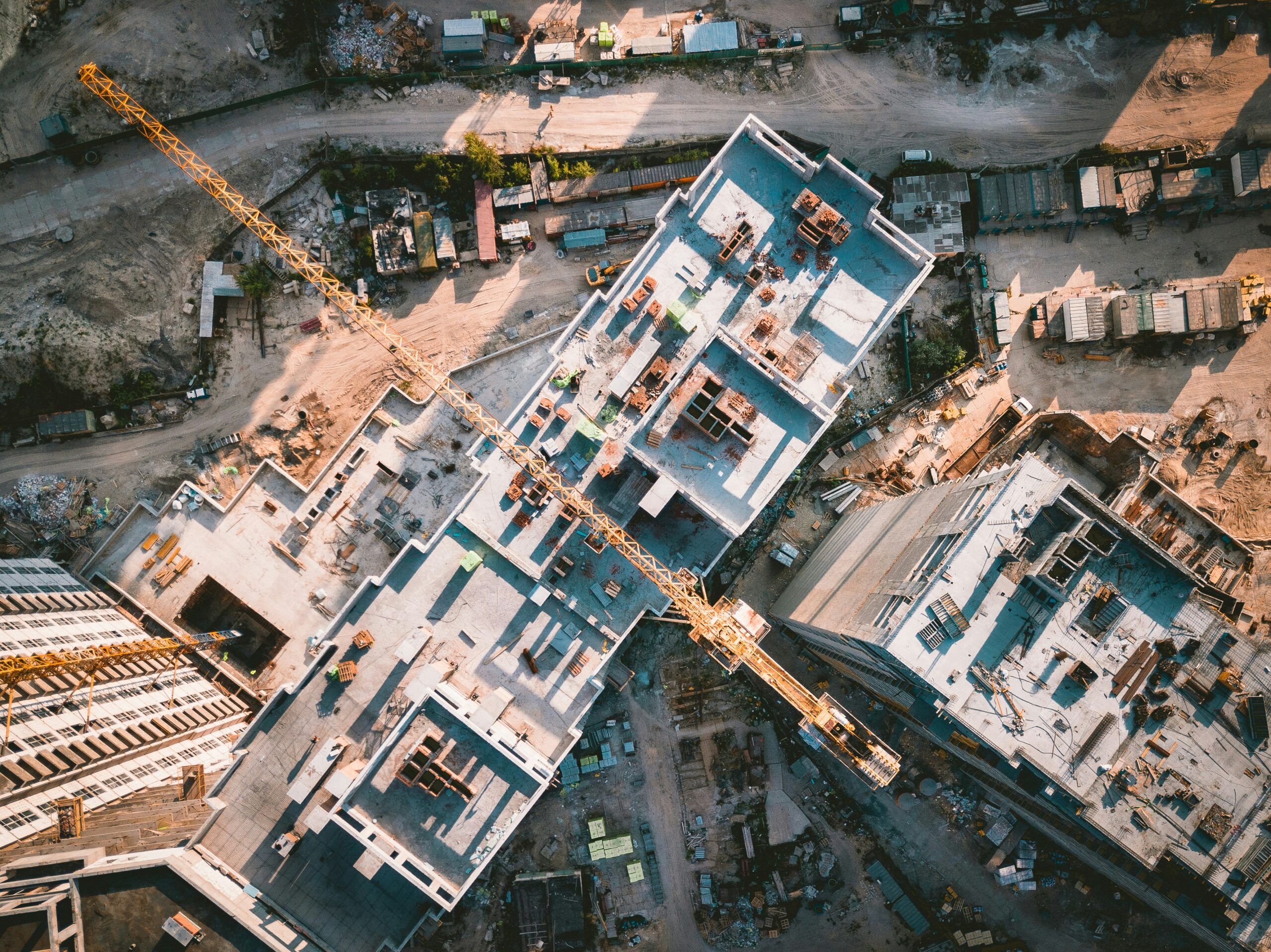 Vorsorgliche Beweisführung Dach mit Arbeiter ivan Lara unsplash